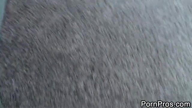 Батя трахнул дочурку в письку и облил лицо кончой