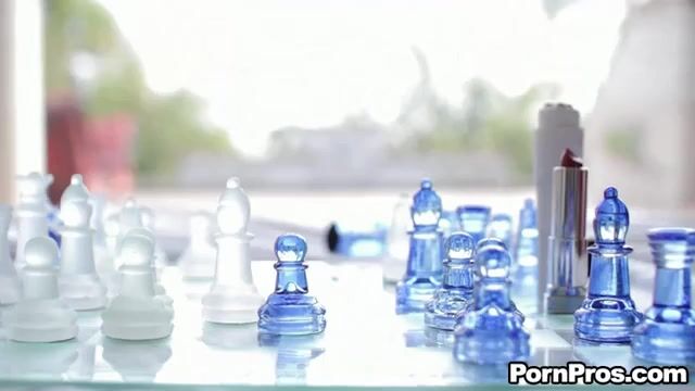 Заводной братишка удовлетворяет кузину шершавым языком