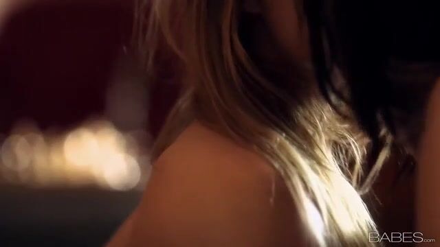 Молодые любовницы с особой страстью дрочат и облизывают пизденки