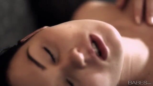 Молодые любовницы с особой страстью дрочат и облизывают пизденки