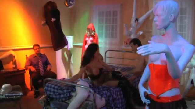 Разгоряченные свингеры устроили грязный анальный секс втроем