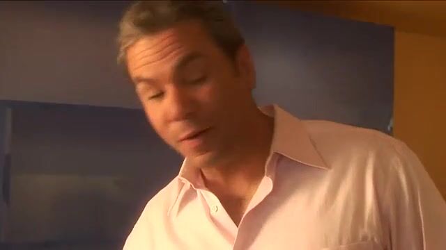 Игривые девушки выпили и подрочили киски пальцами и игрушкой