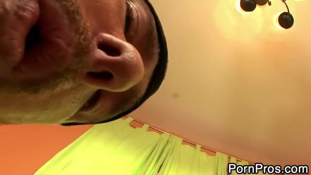 Загорелая туристка трахается в номере с очередным любовником