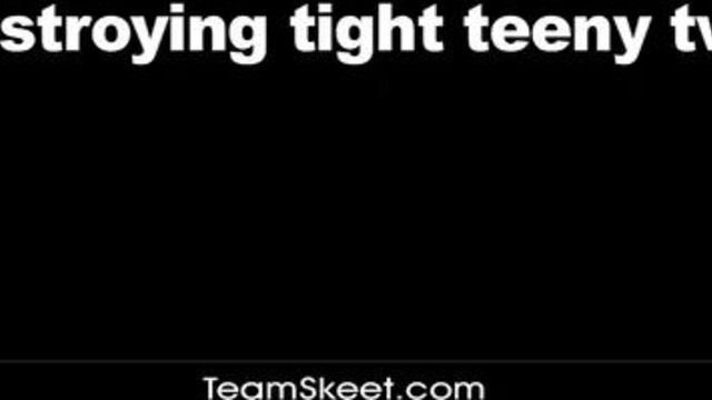 Молоденькая с красивой попкой впервые дает перед камерой