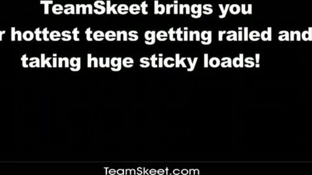 Учитель постоянно ебет в жопу молодую студентку и ставит хорошие оценки