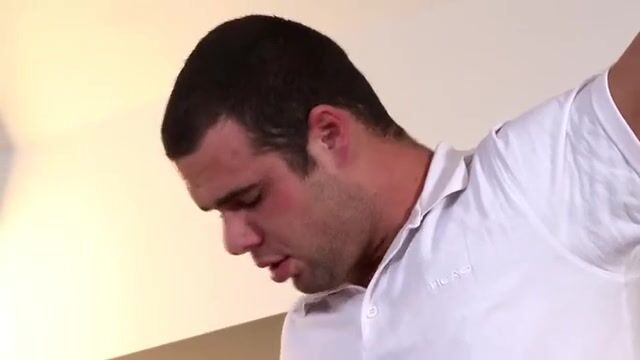 Двойное проникновение помогло блондинке спустить в судорогах