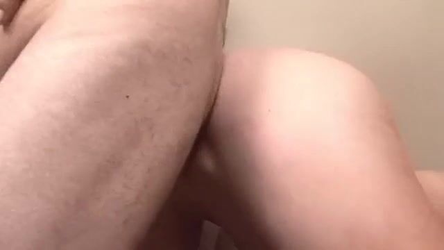 Девушка с цветной татуировкой всегда готова к сексу