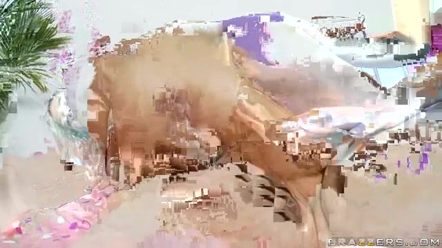 Блондинки растягивают мокрые пизды на твердом хую