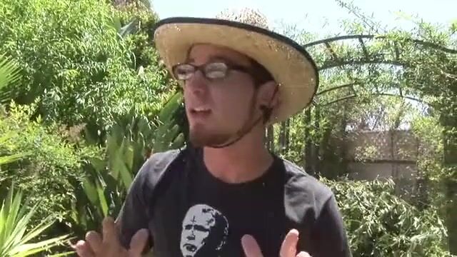 Сисястая провинциалка бодро развратничает с двумя парнями