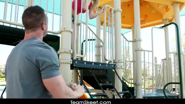 Бодрые скачки на хую доводят блондинку до яркого оргазма