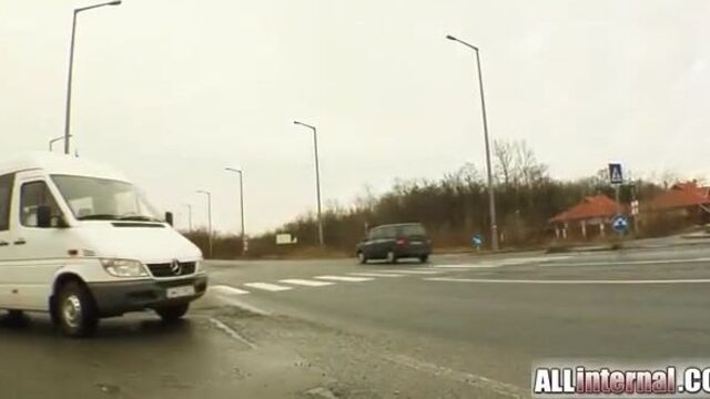 Состоятельная шлюшка обожает когда кончают в пизду