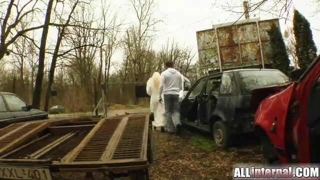 Состоятельная шлюшка обожает когда кончают в пизду