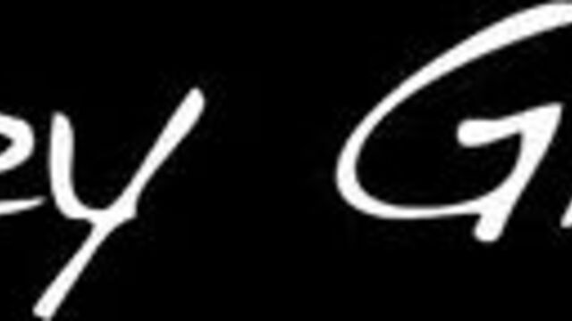 Сексуальная мамаша с пышными дойками легла под молодого парня