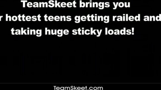 Возбудила дружка стриптизом и присела писькой на член