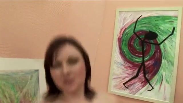 Голая стерва удовлетворяет строителя в опочивальне