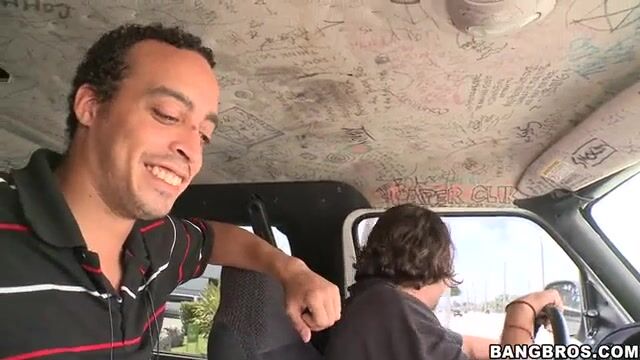 Блудливая пассажирка разделась и отдалась водителю в мокрую пилотку