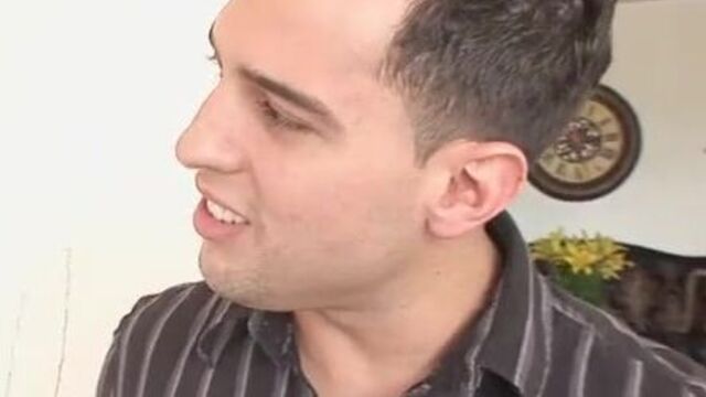 Молодуха с разработанной писькой привыкла давать на первом свидании