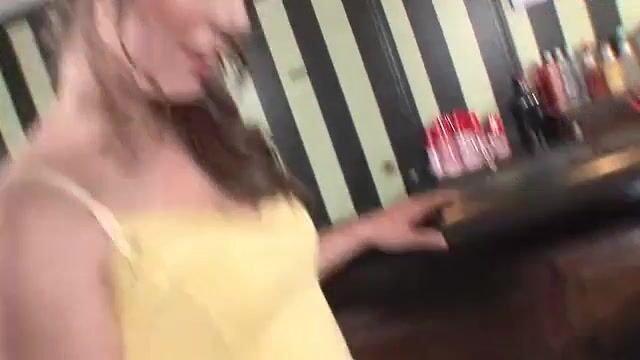 Молодуха с разработанной писькой привыкла давать на первом свидании