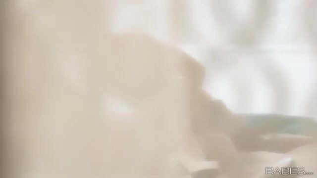 Обнажил любимую подругу и тщательно вылизал мокрую киску