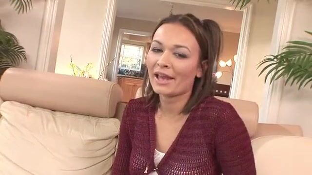 Волосатый проказник засадил сестре в задний проход