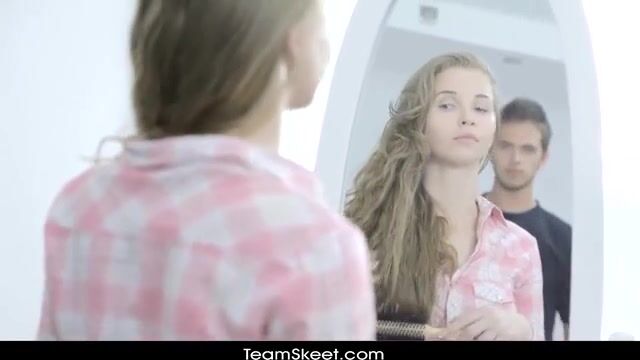 Сладкая шлюшка из Европы предпочитает нежную еблю