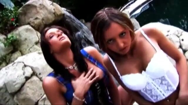 Узкие женские попки классно трещат на пенисе выносливого парня