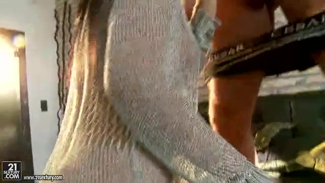 Вставлять в задний проход молодой жене всегда приятно