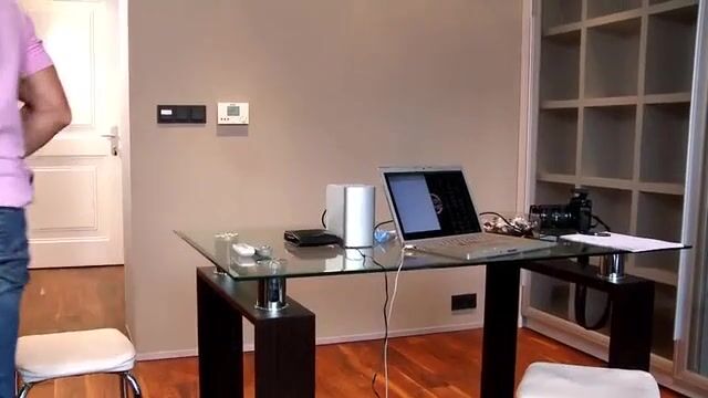 Блондинка растягивает пизду на члене коллеги по работе