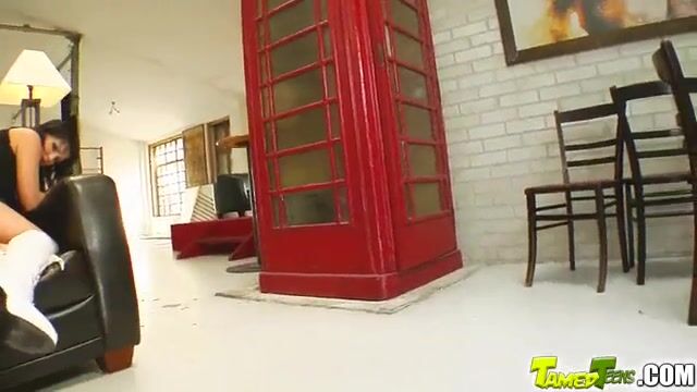 Телочка знатно ебется и кончает в судорогах