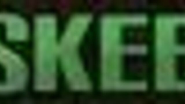 Цыпочка с шикарными сиськами облизывает яйца разгоряченному партнеру