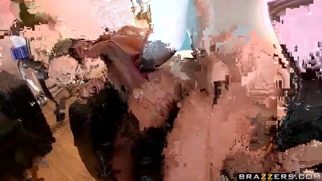 Мамуля в чулочках оседлала хуй начальника в рабочем кабинете