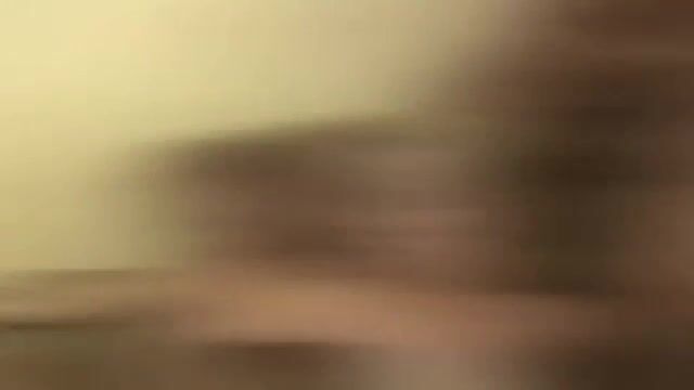 Две белые бляди с жадностью отсасывают негру и пускают слюни