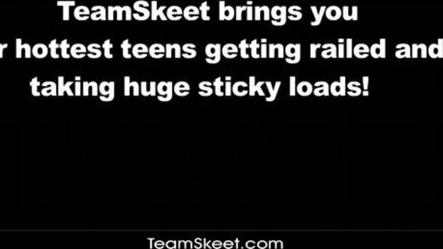 Мокрая девушка с красивым клитором классно кончила на кастинге