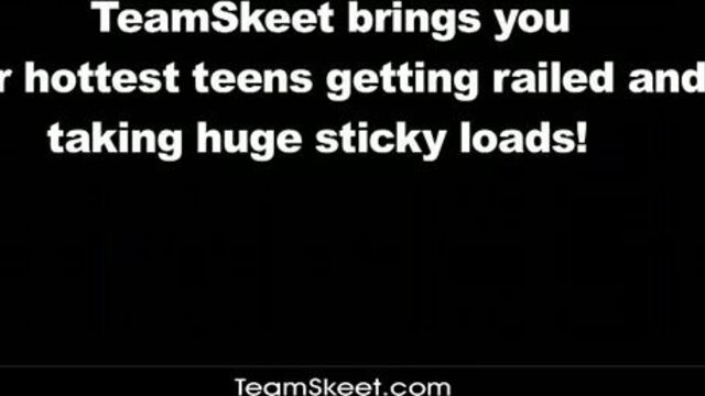 Нежно выебал любимую в жопу и кончил на очко