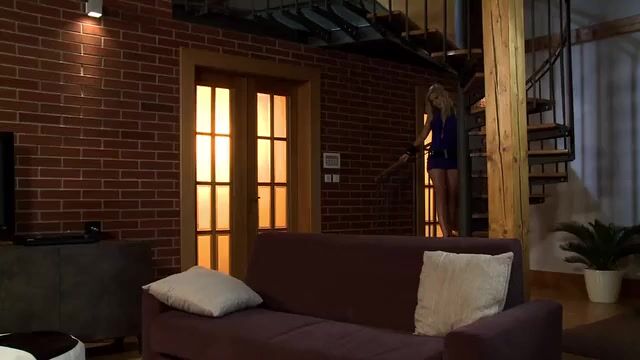 Наглый брат вылизал сестре пизду и засадил в задницу