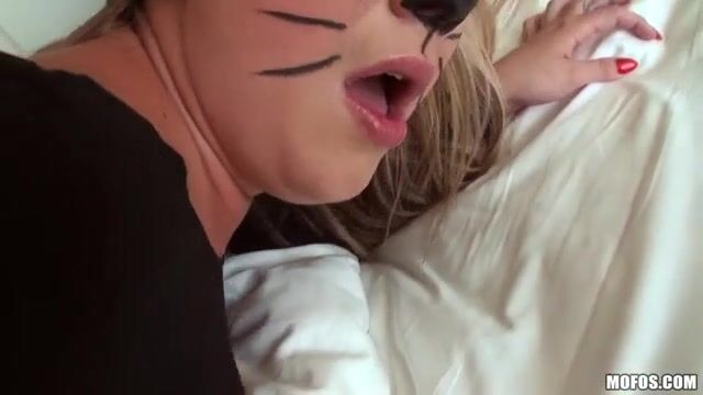 Гибкая подружка обожает ролевые секс игры