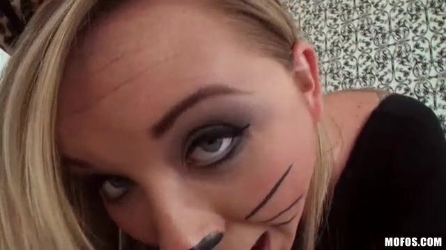 Гибкая подружка обожает ролевые секс игры