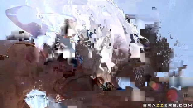 Загорелые стервы старательно облизывают хуй состоятельному мужику