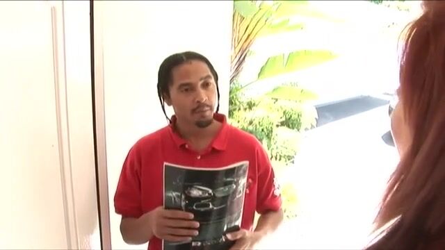 Белая мамочка отдалась молоденькому негру