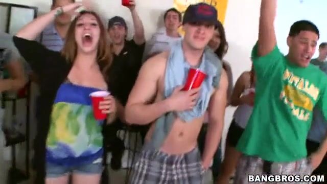 Американские студенты напились пива и поебались друг с другом