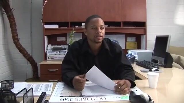 Чернокожая пара устроила грязный секс в рабочее время