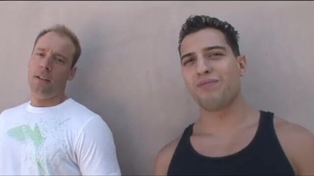 Голые свингеры сексуально отрываются в спальне