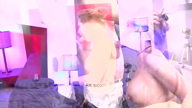 Теплая мамина писька принимает пенис сына на всю длину