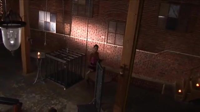 Зрелый раб активно удовлетворяет грудастую рабыню