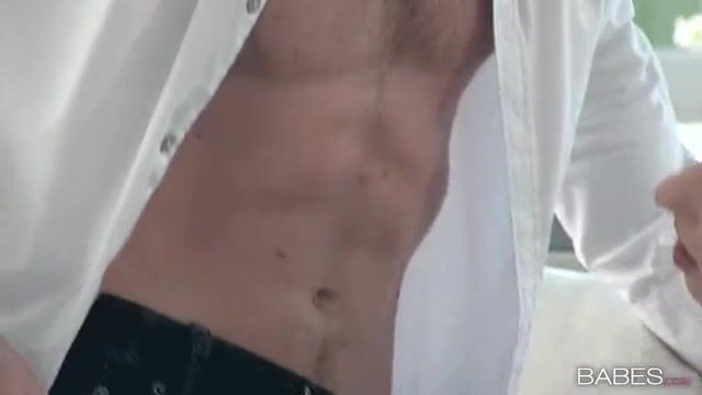 Братишка трахает романтичную сеструху в письку и целует в губы