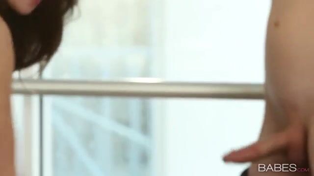 Размяла пизду на члене и высосала всю сперму