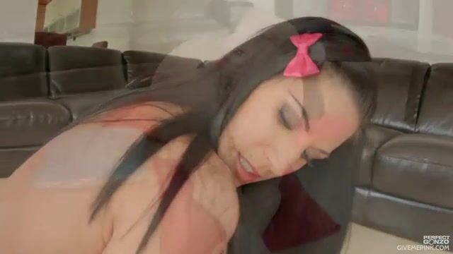 Дочка дрочит мокрую пизду маминой игрушкой