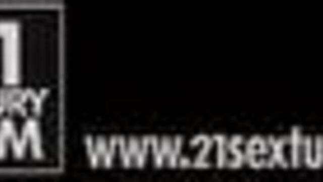 Развратная бабенка удовлетворяет друга семьи и мужа