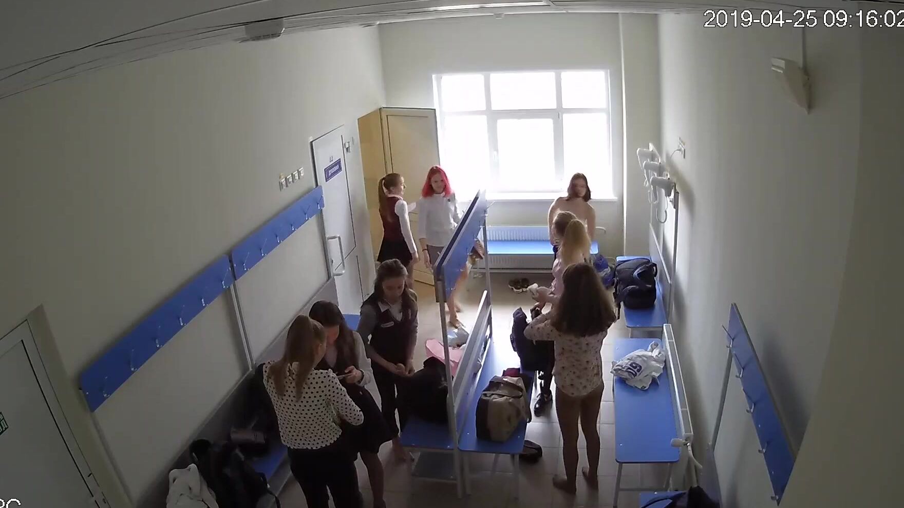 Секретни камера студенческий раздевалка красивое